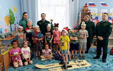 «Новогодняя ель»: праздник знаний и волшебства в детском саду «Звёздочка»!