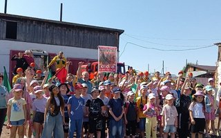 photo_5334732046494460949_y