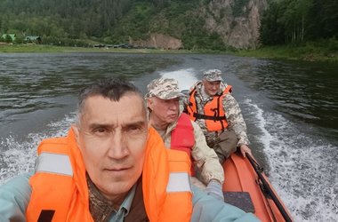 photo_5352760330633212108_y