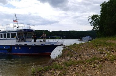 photo_5413787671265932499_y